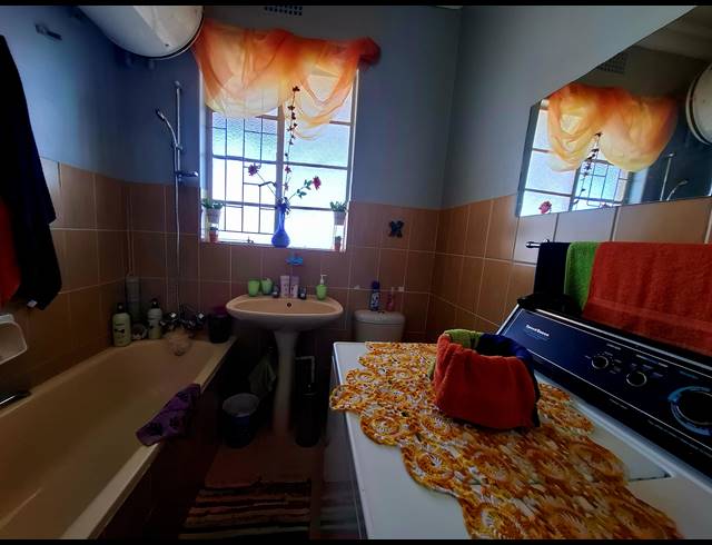 2 BEDROOM APARTMENT FOR SALE IN SPRINGS CENTRAL